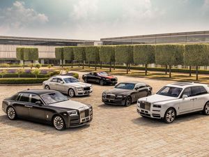 Supporting image for story: Coronavirus: Rolls-Royce Motor Cars suspends production