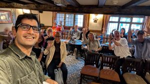 Prateek Kohli's selfie with the gathering audience