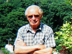 Supporting image for story: Tributes are paid to royal stamp designer Maurice Meers