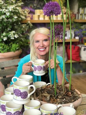 Anneka Rice help the Horatio's Garden charity