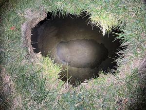 Supporting image for story: Search extends into night for US woman who may have fallen into sinkhole