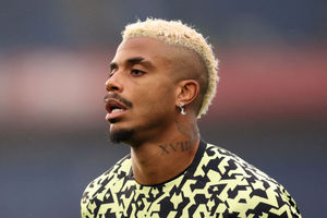 Supporting image for story: Wolves midfielder Mario Lemina refuses to play and demands move