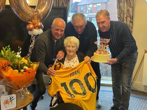 Joan Davis (middle) with Steve Bull (left), Phil Parkes (back) and Steve Daley (right)