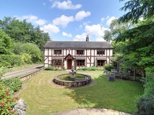 Supporting image for story: 'Rural and secluded' £1m home in Shropshire on the market with paddock and stables