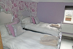 The twin room, picture: Sidney Phillips