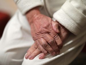 Supporting image for story: Forgetting the start of a story may be an early dementia sign – study