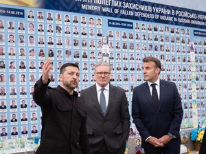 Supporting image for story: Starmer and Macron to host coalition of the willing meeting next week