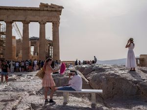 Supporting image for story: Heatwave forces Greek authorities to shut Acropolis in afternoon for second day