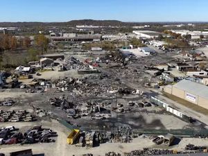 Supporting image for story: UPS and FedEx grounding MD-11 planes following deadly Kentucky crash