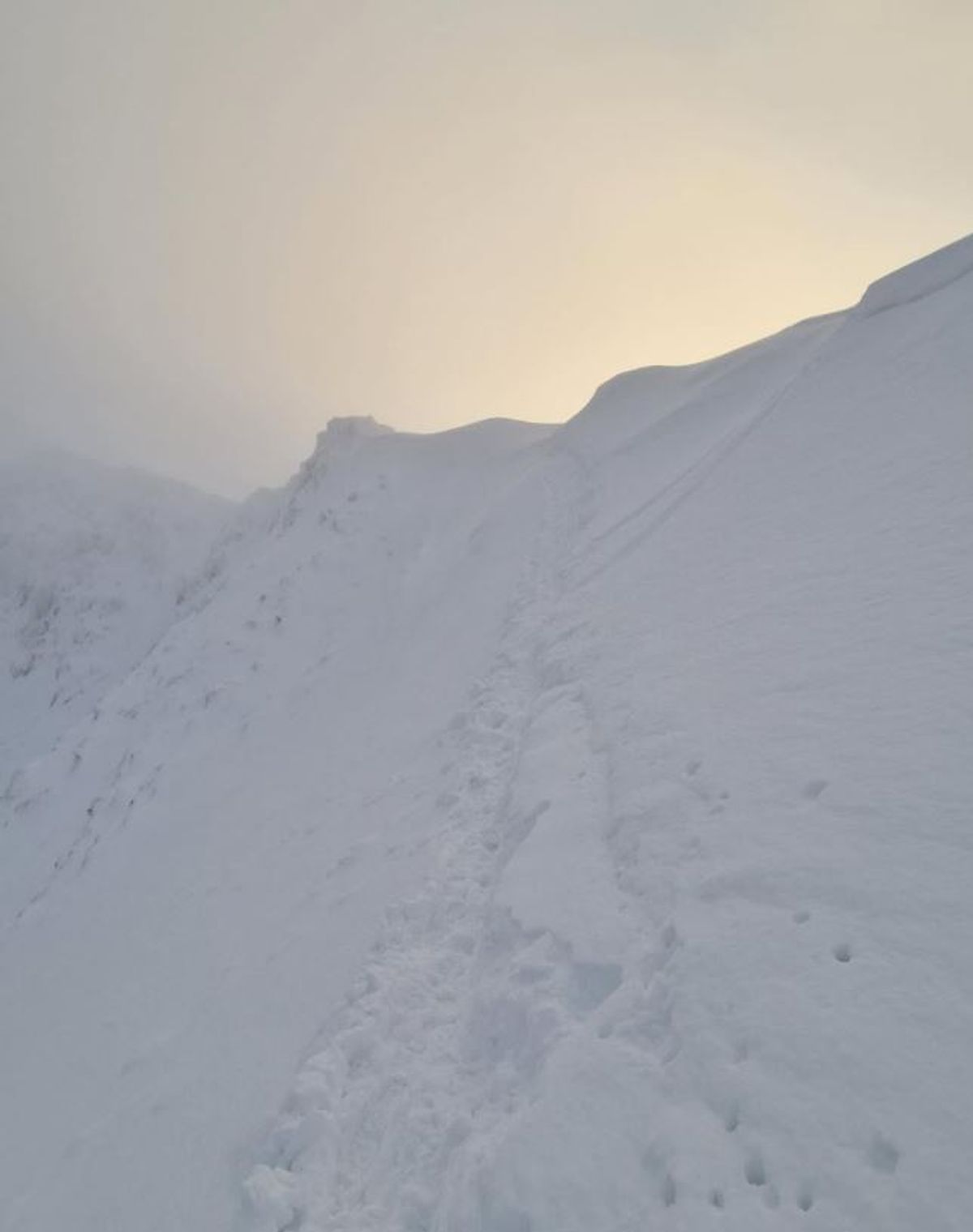 Avalanche warning issued for popular Welsh mountain spot as paths become unrecognisable