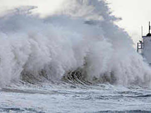 Supporting image for story: Britain battered by 80mph winds
