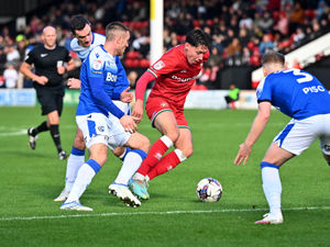 Supporting image for story: Goals in short supply but Gillingham are still a threat as Walsall come to town