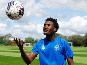 Supporting image for story: Shrewsbury Town sign Nohan Kenneh on loan from Hibernian