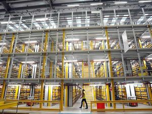 Supporting image for story: Amazon ready for Christmas as last-minute spending frenzy looms