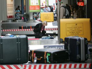 Supporting image for story: Baggage handlers at Gatwick Airport call off strike action after new pay offer