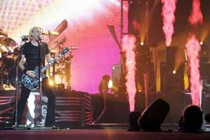 Supporting image for story: Nickelback back and it's a blast