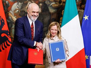 Supporting image for story: Italy sends the first ship with migrants to Albania