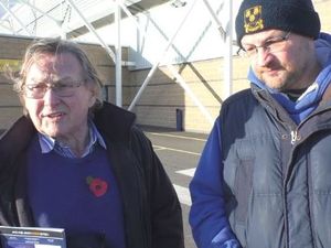 Supporting image for story: FA Cup: Shrewsbury 1 Salford City 1 - 'Either Askey goes, or the players!' - WATCH