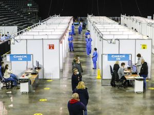 Supporting image for story: Weekly Covid deaths below 1,000 for first time since October – ONS