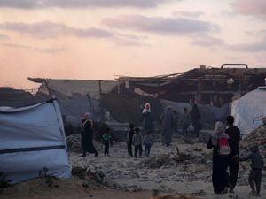 Supporting image for story: At least 60 killed by Israeli strikes in Gaza as Israel lets minimal aid in