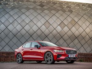 Supporting image for story: Fourteen per cent of new cars are cheaper to buy on finance