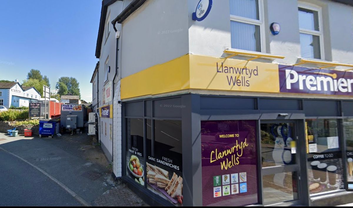 Plans to keep a takeaway kitchen unit in Llanwrtyd Wells are approved by county planners