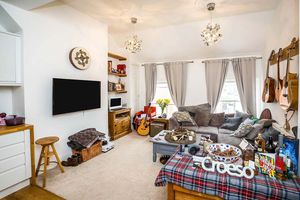 A flat for under £100,000 has come on the market in Oswestry town centre. Pictures: Zoopla