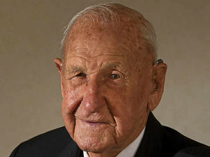Supporting image for story: Tributes paid to last surviving Dambuster pilot who was based in Shropshire