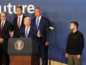 Supporting image for story: Starmer defends Biden’s Nato leadership after Zelensky gaffe