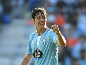 Supporting image for story: Fer Lopez set for medical ahead of Wolves move