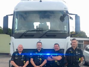 Supporting image for story: Police 'spy' truck tackles phones at wheel