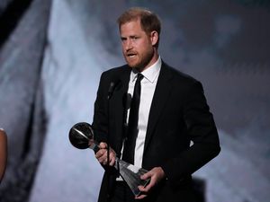 Supporting image for story: Harry nods to ‘eternal bond’ with Diana while accepting award for Invictus Games