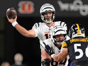 Supporting image for story: Joe Flacco outduels Aaron Rodgers in battle of veteran quarterbacks